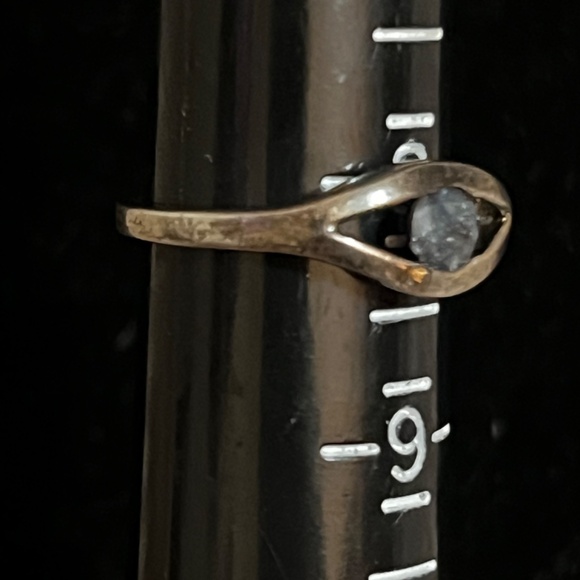 Vintage Semi Cut Sapphire Ring - Size 8 - Unique Openwork Setting - Picture 3 of 4